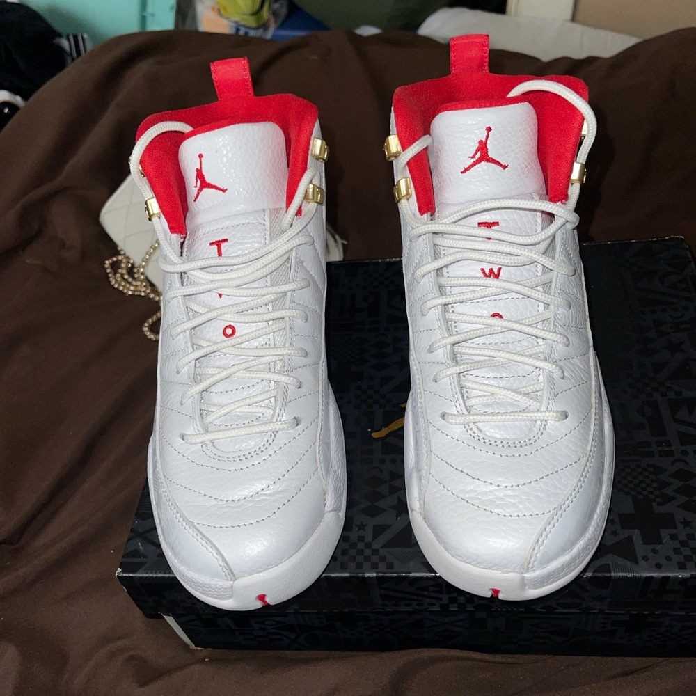 Jordan retro 12 Fiba size 7y